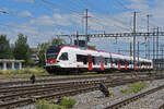 RABe 523 035, auf der S1, verlässt am 23.07.2024 den Bahnhof Pratteln.