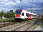 SBB - RABe 523 003 unterwegs in Pratteln am 2024.09.30 ... Standort des Fotografen ausserhalb der Geleise auf der Strasse