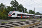 RABe 523 010, auf der S1, fährt am 17.08.2024 Richtung Bahnhof Kaiseraugst.