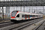 RABe 523 049, auf der S3, verlässt den Bahnhof Pratteln.