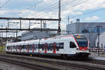 RABe 523 064, auf der S23, fährt am 10.06.2024 beim Bahnhof Rupperswil ein.