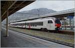 Der für den Fernverkehr gebaute SBB RABe 523 502-8  Mouette  in einem der letzten Einsätze als S-Ban bei der REV: Der Fernverkehrszug ist als S3 von Vallorbe nach St-Maurice unterwegs und