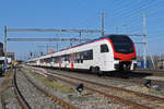 RABe 523 506-9 Mouette durchfährt am 08.03.2024 den Bahnhof Muttenz.