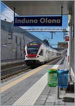 Der TILO RABe 524 116 erreicht als S 50 25564 von Varese nach Bellinzona den Bahnhof Iduno Olona.
