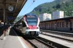 SBB TILO: Ein Stadler FLIRT Serie RABe 524 (524 113) hielt am 10. Juli 2015 im Bahnhof Chiasso. Der Zug fuhr als RE nach Milano Centrale.