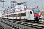 Der RABe 531 001 der neuen Flirt Evo Reihe am 17.4.24 beim Bahnhof Gümligen.