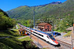 An der alten Ceneri-Strecke Bellinzona-Lugano in Mezzovico (wird bald durch einen Basistunnel ersetzt): Die beiden Züge SBB 503 005 und 013 fahren Richtung Milano.  6.Mai 2019