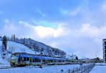 Wintermorgen in Wabern bei Bern: Zwei BLS NINA-Triebzüge, der hintere ist NINA 15 mit Werbung für den Gurten, den Berner Hausberg. 11.Februar 2019 