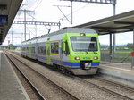 BLS - Triebzug RABe 525 008-9 als Regio unterwegs im Bahnhof Ins BLS am 24.05.2016