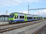 BLS - Triebzug RABe 525 011 im Bahnhof in Kerzers am 25.07.2016