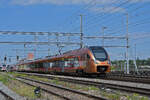 RABe 526 117 Traverso der SOB durchfährt am 06.06.2024 den Bahnhof Muttenz.