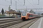 RABe 526 214 Traverso der SOB durchfährt am 17.02.2025 den Bahnhof Rupperswil.