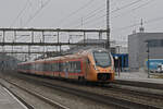 RABe 526 120 Traverso der SOB durchfährt am 17.02.2025 den Bahnhof Rupperswil.