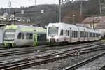 Der RABe 535 110  Brenzikofen  und der Kamblyzug RABe 535 114  Trubschachen 1  die am 22.12.24 in Burgdorf abgestellt sind.