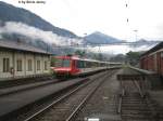 RBDe 560 120-8 ''Netstal'' erreicht am 13.8.08 mit einem RE ''Glarner Sprinter'' den Kantonshauptort Glarus. Nicht mehr lange wird der GS in diesem Outfit unterwegs sein. Denn die Glarner Sprinter werden zu den ersten gehren, die die umgebauten NPZ Domino erhalten werden.