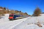 Die französische Strecke Les Verrières - Pontarlier: Der SBB-Zug (Triebwagen 562 001) fährt von Pontarlier aus auf die Jura-Höhe zur Schweizergrenze hinauf. 16.Februar 2019 