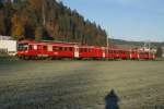 Am frhen Morgen des 31.10.10 verlsst der RBDe 566 242-4 Willisau.