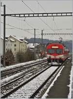 In Alle kreuzt unser Zug nach Bonfol den Gengenzug nach Porrentury, was einige Zeit in Anspruch nimmt, da der Bahnhof von Alle über Handweichen verfügt.