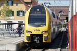 Nachschuss auf den RABe 515 008 der BLS nach dem der RBDe 566 I 222 den Bahnhof Schwarzenburg verlässt.