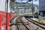 Der RBDe 566 I 222 des VPM am 27.4.24 vor der Einfahrt in den Bahnhof Thun.