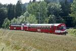 Der RBDe I der von Simiswald zurück nach Huttwil fährt am 6.7.24 beim Sportzentrum.