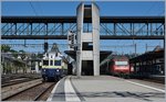 BLS Blauer Pfei und RE 460 - dazu der moderne Bahnhof von Spiez als Hintergrund.
14. August 2016 