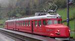 Im RAe 4/8 1021 der SBB, auch als Churchill-Pfeil bekannt, konnte ich vom 24.-26. Oktober 2022 an einer Zugkreuzfahrt durch die Schweiz teilnehmen. Hier eine Aufnahme bei strömenden Regen im Bahnhof Linthal.
