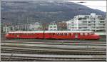 In seiner ganzen Lnge zeigt sich der Churchillpfeil RAe 4/8 1021 in der Abstellanlge in Chur. (09.04.2008)