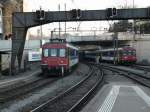 SBB - Schnappschuss der Triebwagen RBe 4/4 540 035-3 bei der Ausfahrt und Triebwagen RBe 4/4 540 036-1 bei der einfahrt im Bahnhof Schaffhausen am 01.03.2012