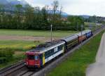 OeBB/SBB Historic: Die Oensingen Balsthal Bahn ausserhalb ihren heimischen Geleisen. Sonderzug mit OeBB RBe540 ex SBB, 3 Wagen OeBB und der SBB Historic Ed 2x2/2 196 (Mallet-Lokomotive) auf der Fahrt ins Seeland. Die Aufnahme ist am 17. Mai 2014 bei Selzach entstanden.
Foto: Walter Ruetsch