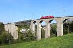 SBB Historic RAe 2/4 Nr. 1001 durchquert am 21. April 2018 die Rheinbrücke bei Eglisau. Der Rote Pfeil war auf Extrafahrt von Schaffhausen nach Olten unterwegs.