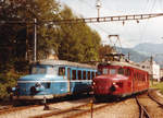 Der ROTE PFEIL der Oensingen-Balsthal-Bahn/OeBB.
Infolge eines schweren Motorenschadens steht der RBe 2/4 202 seit dem September 2019 im Depot Balsthal. Erst im Herbst 2021 soll das Paradepferd der OeBB wieder auf der Strecke mit neuer Lackierung präsent sein. Die Inbetriebsetzung bei den SBB erfolgte im Jahre 1938. Die OeBB hatte ihn 1974 erworben. Vor der Übergabe erneuerte die SBB Werkstätte Zürich den Anstrich  auf die hellblaue Farbe und vollzog eine R 1.
Gegegenwärtig gibt es in der Schweiz noch drei Rote Pfeile.
RAe 2/4 1001 bei SBB Historic.
RBe 2/4 202 bei der OeBB.
RCe 2/4 1003 im Verkehrshaus der Schweiz in Luzern.
Zusammentreffen von RAe 2/4 1001 mit RBe 2/4 202 in Balsthal im September 1982.
Foto: Walter Ruetsch 
