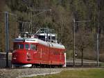 Und wieder mal ist der Roter Doppelpfeil  Churchill  auf einer 3-stündigen Brunchfahrt unterwegs: Die SBB RAe 4/8 Nr. 1021  Churchill  fuhr am 26.2.17 um 10.15 Uhr von Zürich HB eine Rundfahrt via Winterthur, Bauma, Rapperswil und Thalwil. Um 13.42 Uhr kam der Churchill-Pfeil auf Gleis 8 in Zürich HB an. Die Aufnahme entstand um 11.24 Uhr zwischen Rämismühle-Zell und Rikon, auf der 1-spurigen  43,6 Kilometer langen Tösstalstrecke der ehemaliger Schweizer Eisenbahnunternehmen Tösstalbahn, abgekürzt TTB. Im Bild zeigt der SBB Triebzug seine  Rückseite  (der Führerstand musste vom Lokführer auf dieser Brunchfahrt nicht wechseln)mit rotem Schlusslicht.