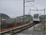 Der TPF Be 2/4 - B - ABt 2/4 106 erreicht den alten Bahnhof von Châtel St-Denis, bei der zu sehender Weiche verzweigte sich vor dem Umbau/Neubau die Strecke nach Palézieux.