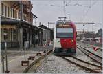 Der TPF Be 2/4 - B - ABt 2/4 103 verlässt den Bahnhof von Châtel St-Denis, bzw.