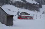 Abwechslungsreiche Appenzellerbahnen: Ein  Walzer  tanz mit den Schneeflocken durchs weite Tal von Wasserauen gegen Appenzell und erreicht in Kürze Schwende.