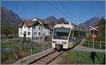 Der FART ABe 4/8 45 ist als RE 157 (das rote Schild  PE 72  stimmt gem. Fahrplan so nicht) kurz nach Domodossola auf dem Weg nach Locarno und hat einen für diese Strecke ausserordentlich langen geraden Streckenabschnitt vor sich. 

31. Oktober 2024