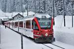 RhB ABe 8/12 Nr. 3506  Anna von Planta  erreicht mit IR 1128 von St. Moritz - Chur den Bahnhof Preda. 

Aufgenommen am 21. Februar 2018, aus dem IR 1121 von Chur - St. Moritz.