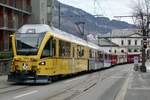 Der ABe 8/12 3514  Ahnenzug  am 26.12.23 kurz nach der Abfahrt vom Bahnhofplatz in Chur.