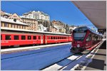 RE1334 durch den Vereina nach Landquart mit ABe8/12 3513 in St.Moritz. (08.11.2016)