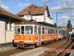 Die ASm-Be 4/4 301 (Baujahr 1966) und Bt 351 (im speziellen Versuchsanstrich) fahren am 27.