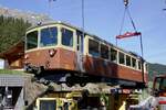 Der Be 4/4 22 der langsam auf den Castor/Pollux Transporter gehoben wird am 14.5.24 auf der Winteregg.