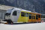 Nachdem die Kräne auf dem Weg auf die Winteregg sind, steht am 13.5.24 der zweite Zugteil des Be 4/6 101  Eiger  auf dem Bahnhofplatz Lauterbrunnen.