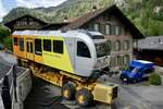 Am Abend des 13.5.24 transportiert man auch den zweiten Zugteil des Be 4/6 101 von Lauterbrunnen auf die Winteregg.