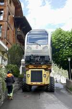 Der zweite Zugteil des Be 4/6 101  Eiger  am 13.5.24 unterwegs in Lauterbrunnen.