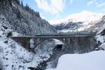 Am 2. Januar 2009 passiert um 10:41 Uhr gerade einer der vielgescholtenen Cisalpini ETR 470 den Stalvedro-Viadukt bei Airolo.