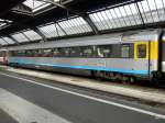 SBB - Personenwagen 1 Kl. Apm 61 85 10-90 246-2 in den Cisalpino Farben im Hauptbahnhof von Zrich am 01.11.2009