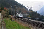 Zwischen Mailand und Stuttgart liegt Wassen -

Ein Cisalpino Mailand - Stuttgart auf der Mittleren Meienreussbrücke bei Wassen. 

01.11.2005 (J)