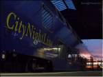 Der CityNightLine, noch im Original-Blau, in Zrich Hbf.