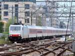 CNL aus München/Zürich fährt ein in den Bahnhof Utrecht Centraal am 10.08.2015.